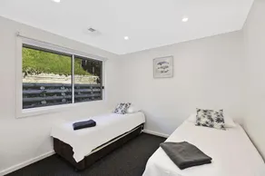 Luxurious Lake Front - Long Jetty - Image 5