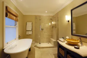 Auberge Hollandaise Guesthouse by Misty Blue Hotels - Image 2