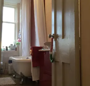 Free Parking Fabulous Victorian 2 Bed Apartment Next to Glasgow's Green Park - Image 3