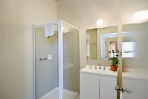 Lornebeach Apartments - Image 2
