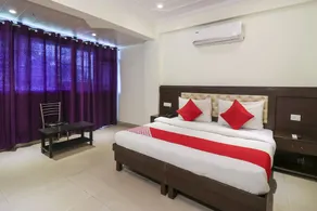 Hotel Amber Palace by OYO Rooms - Image 2