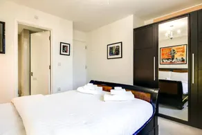 Modern 2 Bedroom Apartment With Balcony Close To Borough Tube - Image 3