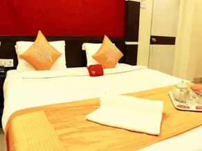 Super OYO Townhouse 143 Hotel Royal Garden Park Street Mullick Bazar Crossing - Image 2
