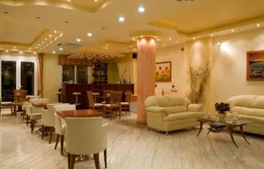 Lazaratos Hotel - Image 3