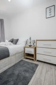 Remarkable 1-bed Studio in Dagenham - Image 4