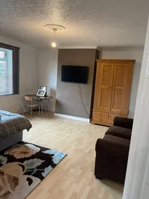 Beautiful 5 bed Farm Accommodation - Image 2