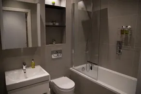 Brickfield Court Serviced Apartment by Ferndale - Image 4
