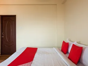 Beehive Inn By OYO Rooms - Image 2
