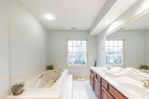 Beautiful Villa In The Heart Of Historic Downtown Bel Air! 3 Bedroom Villa by Redawning - Image 2