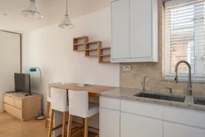 Light & airy studio, 2 mins from Queen's Park tube - Image 5