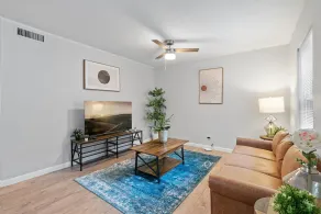 Evonify Stays - Highland - Stylish Furnished Apartments - Image 4