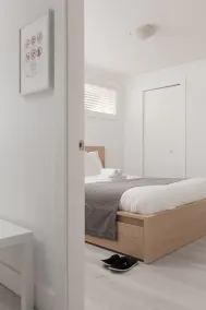 Newly Renovated and Tastefully Furnished 1 BD- 1bath Suite - Image 2
