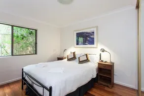 Apartment Marks Road - Image 2