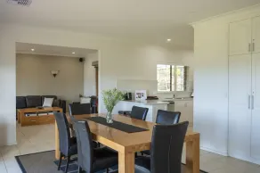 131 Your Vineyard Home in the heart of the Vale - Image 2