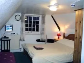 Three Horseshoes Inn - Image 3