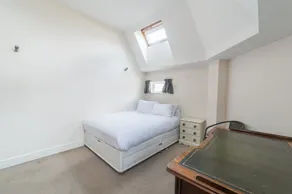 NEW Superb 2BD Flat Near Centre in Bermondsey - Image 2