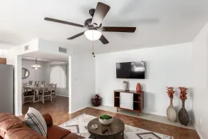 29th Phoenix 4 Bedroom Home by Redawning - Image 3