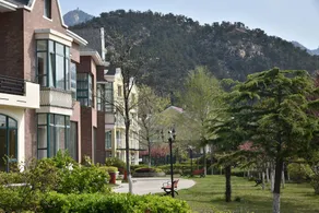 Qingdao Oceanside Hotel & Resort - Image 2