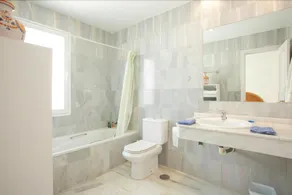 Las Jacarandas, Marbella - R9989 - Image 2