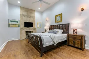 Downtown Spacious Suites by Hosteeva - Image 2