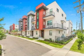 Spacious Townhouse with Balcony - Image 4