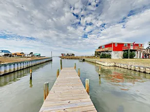 Family Friendly Home with Private Pool and Dock on the Bay - Image 4