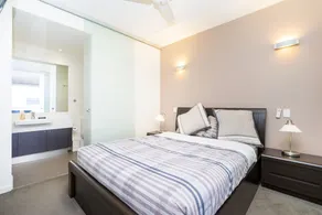 Executive Studio Inner City Apartment - Image 3