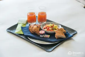 Dream Inn Dubai - Marina Promenade - Image 5