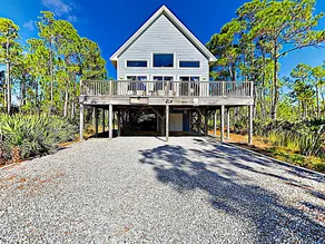 Pet-friendly 3br, 2 Blocks To Beach 3 Bedroom Home - Image 3