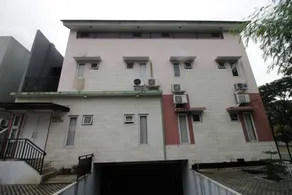 RedDoorz Near Lippo Village 3 - Image 3