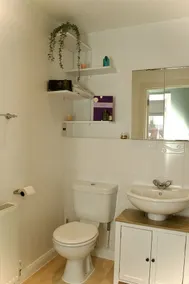 Beautiful 1-bed Apartment in Redhill - Image 4