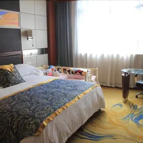 Celebrity City Hotel - Image 4