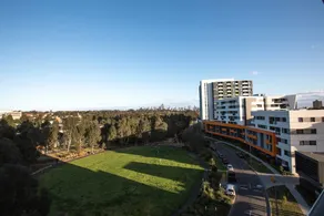 Stunning Apartment In Parkville - Image 3