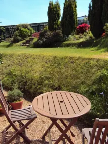 Coombe Bank Guest House - Image 2