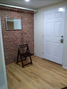 Spacious 1-bedroom retreat in Harlem - Image 2