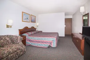 Super 8 by Wyndham Limon - Image 2