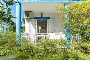 Blue White Apartments - Image 4
