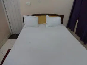 Ajatsatru Hotel - Image 2