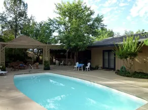 Yosemite Bed and Breakfast - Image 2