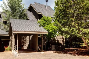 Maison adaptée aux familles avec sauna, jacuzzi et piscine | Vue montagne | Ski à proximité - Image 3