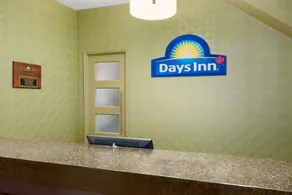 Days Inn by Wyndham Toronto East Beaches - Image 2