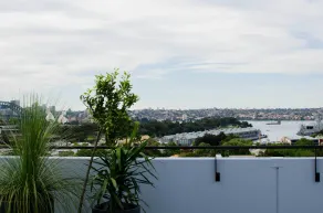 Sydney East Luxury Apartment - Image 4