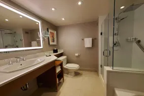 Pan Pacific Toronto - Image 2