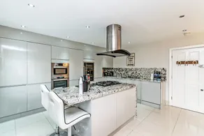 Unique Chester Racecourse Apartment - Image 2
