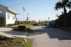 Two Palms: Adorable Pet Friendly 1 Bedroom Cottage Just Steps From The Ocean With Parking, Privacy And An Outdoor Shower Cottage - Image 5
