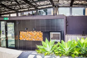 Modern apartment with pool & spa - Image 5