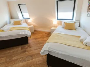 Castle Point 2 Bed City Apartments - Image 3