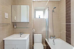 Beautiful 3 Bed House W/patio nr River Thames - Image 5