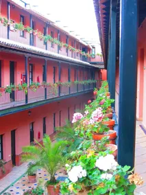 Un Viaje Al Pasado En El Centro - Image 3