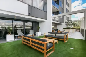 Luxurious 2 Bedroom Brand New Apartment With Amazing Hinterland Views - Image 4
